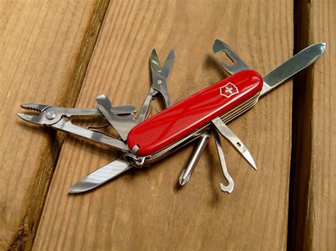 victorinox swiss army knife case.